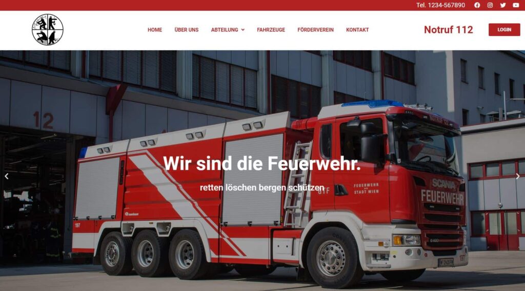 Feuerwehrfahrzeug vor der Feuerwache, Notruf 112